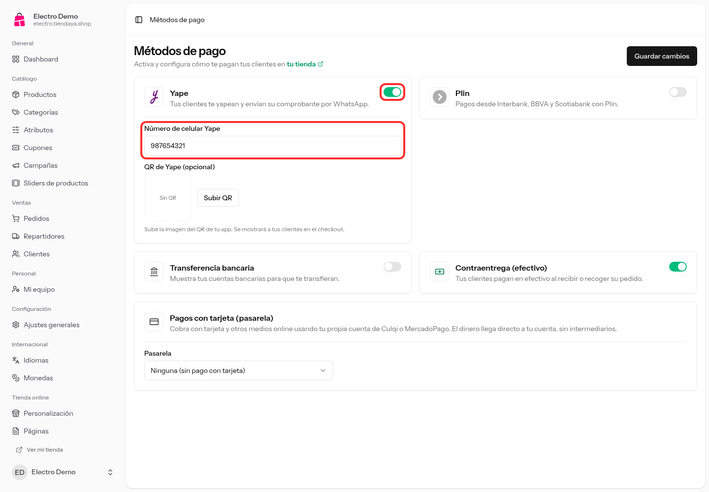 Tarjeta de Yape activada con el número de celular cargado